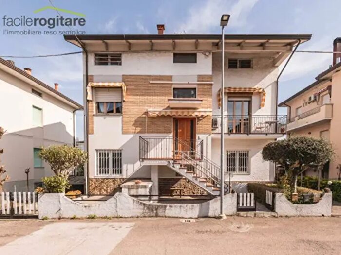 Appartamento con 6 locali in vendita in Via Giovanni Battista Pergolesi, Gabicce Mare