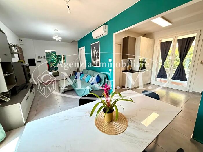 Casa con 6 locali in vendita in Pontedera