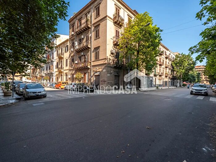 Appartamento trilocale in vendita in Via Tenente Giovanni Ingrao, Palermo