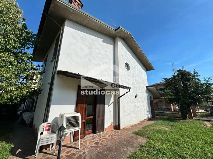 Casa quadrilocale in vendita in Via Matteo Noli, Fiesco