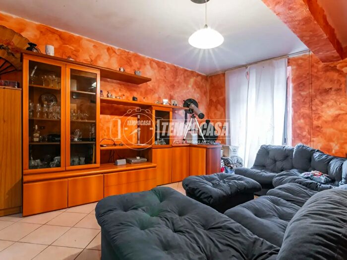 Appartamento trilocale in vendita in Via Camillo Benso Conte di Cavour, Lurate Caccivio