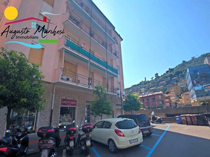 Appartamento con 5 locali in affitto in Via Vittorio Veneto, Centro, Recco