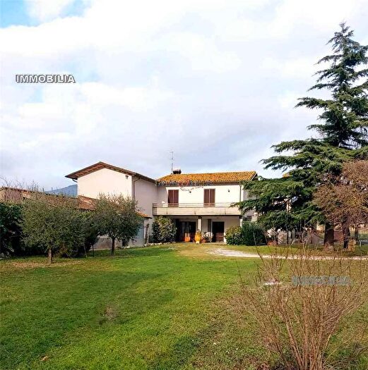 Casa con 13 locali in vendita in Citta Di Castello
