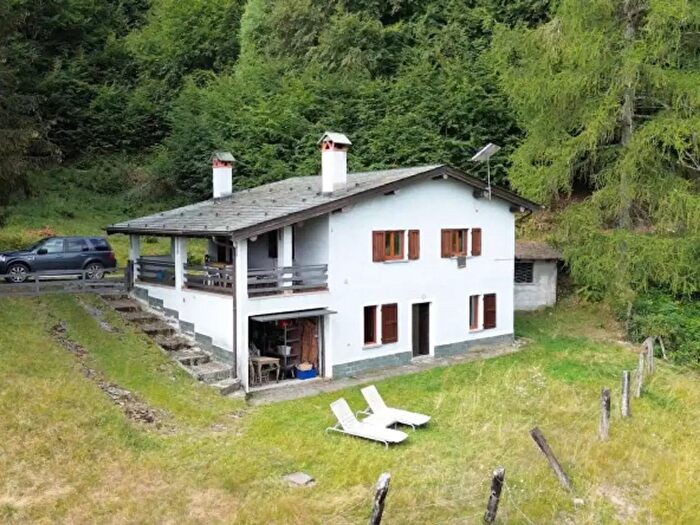 Casa quadrilocale in vendita in Via ai Monti, Gravedona ed Uniti
