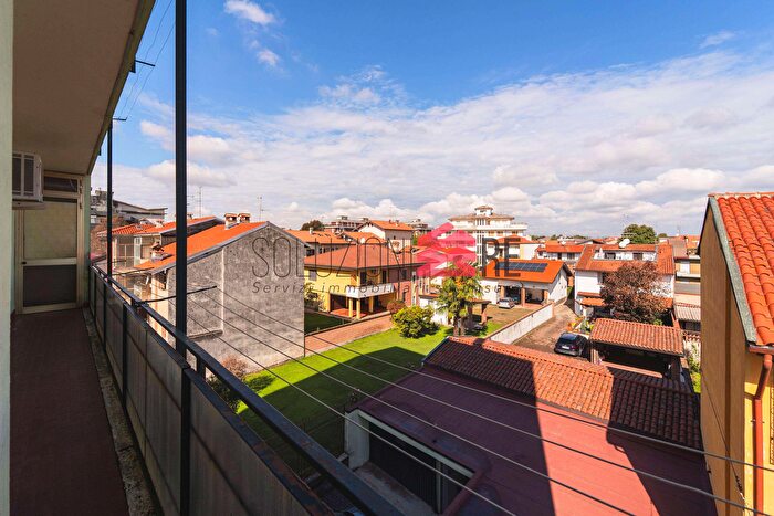 Appartamento quadrilocale in vendita in Via San Martino, Galliate