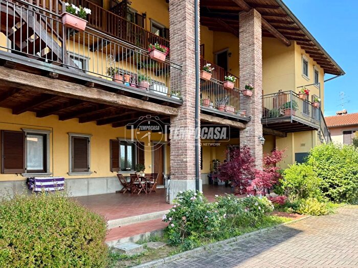 Appartamento quadrilocale in vendita in Via Cascina Valmora, Usmate Velate