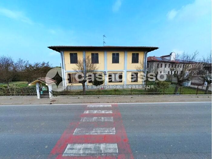 Appartamento con 10 locali in vendita in Via Collobiano, Salasco