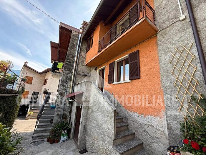 Casa quadrilocale in vendita in Via Martesana, Gravedona ed Uniti