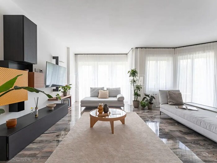 Appartamento trilocale in vendita in Viale Piceno, Milano
