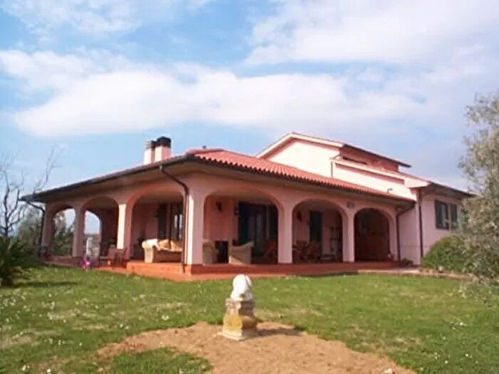 Casa con 12 locali in vendita in Rosignano Marittimo