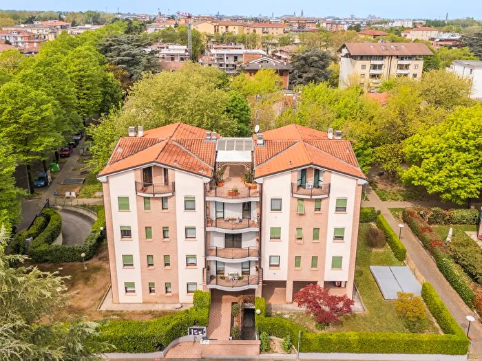 Appartamento con 5 locali in vendita in Piazza Lubiana, Parma