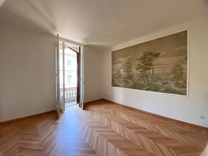 Appartamento quadrilocale in affitto in Piazza Firenze, Cenisio, Milano