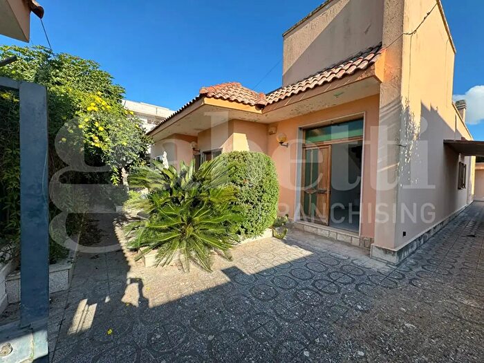 Casa con 9 locali in vendita in Via Bianchi Pittori, Lecce