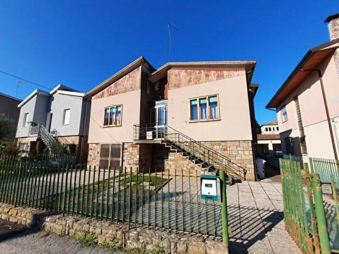 Casa con 6 locali in vendita in Via Umberto I, Adria