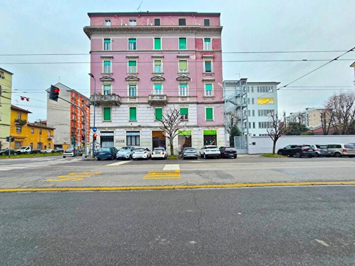 Appartamento bilocale in affitto in Via Resegone, Farini, Milano