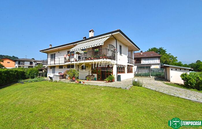 Casa con 6 locali in vendita in Via T Cagna, Front