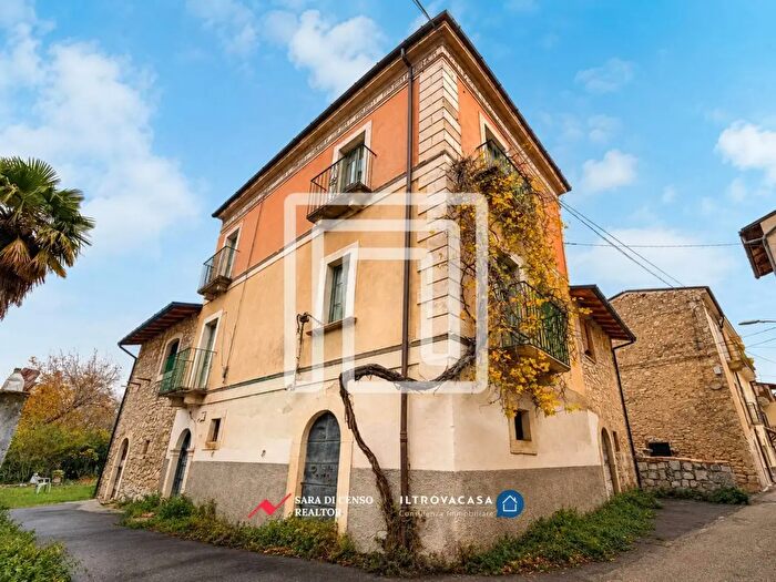 Casa quadrilocale in vendita in Via Albanese, Sulmona