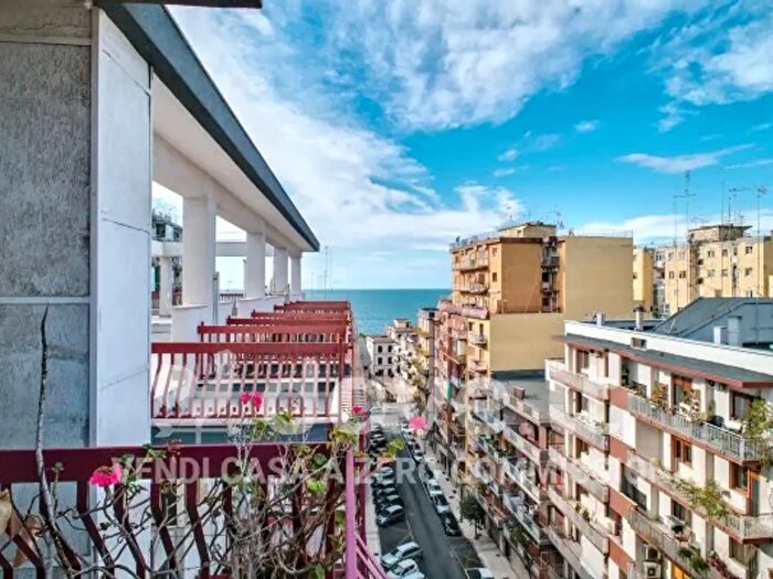 Appartamento trilocale in vendita in Via Carlo Sorcinelli, Taranto