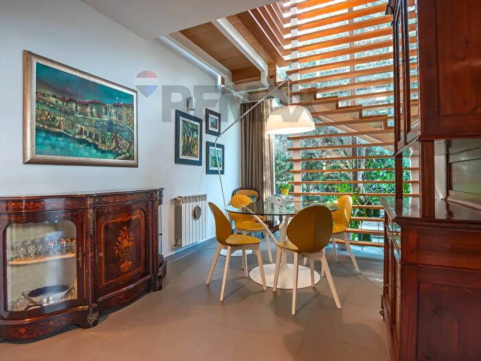 Casa con 7 locali in vendita in Via Monsignor Alfio Inserra, Siracusa
