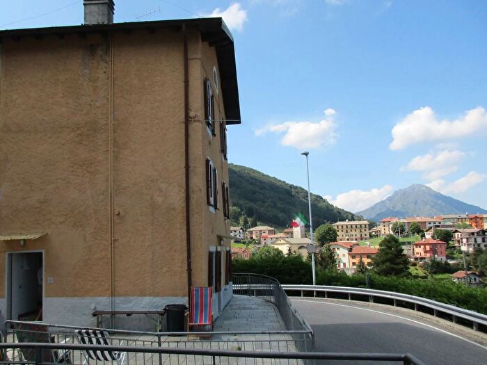 Casa con 6 locali in vendita in Via Maggio, Costa Valle Imagna