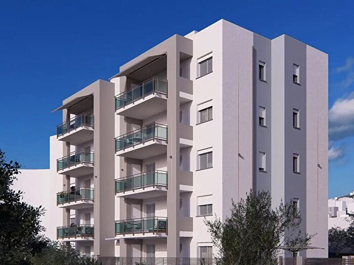 Appartamento trilocale in vendita in Via Pertini, Andora