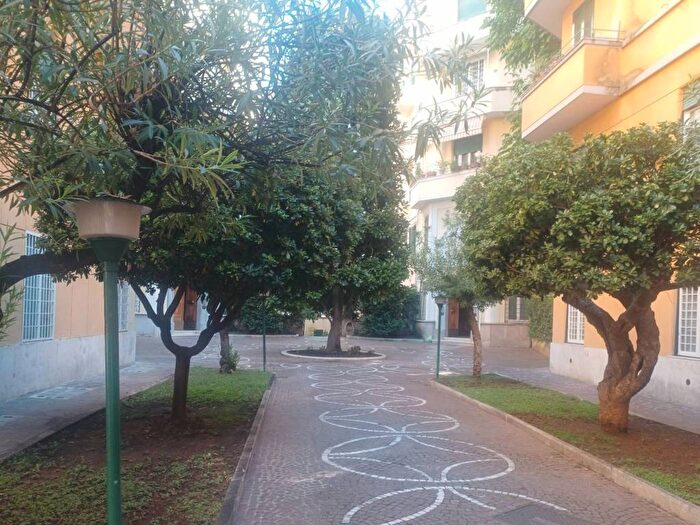 Appartamento trilocale in affitto in Via Vincenzo Picardi, Parioli, Roma