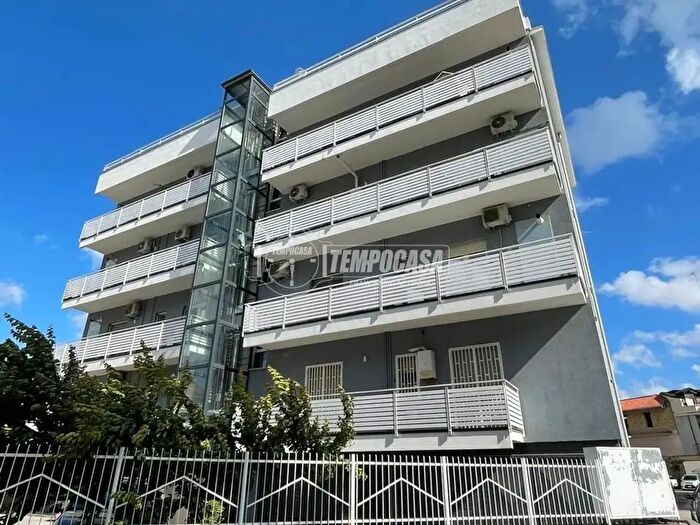 Appartamento quadrilocale in vendita in Via Giovanni Linguiti, Aversa