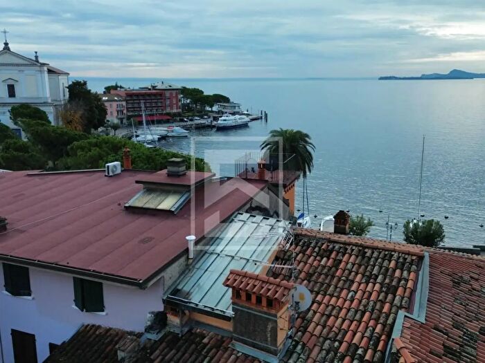 Appartamento trilocale in vendita in Via Montana, Toscolano Maderno