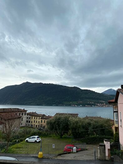 Appartamento bilocale in vendita in Sale Marasino Via Massenzano, Sale Marasino