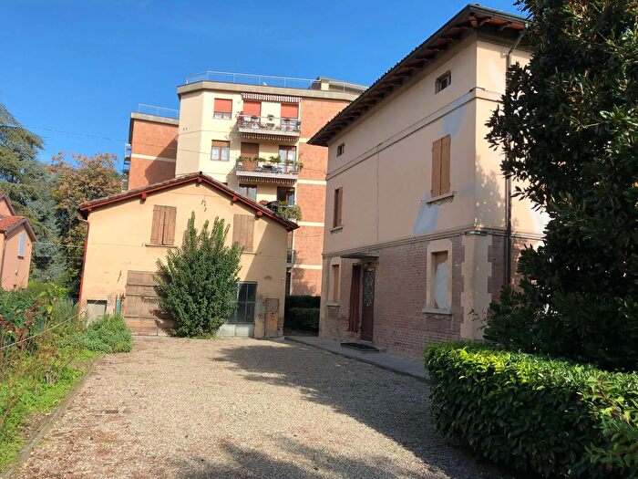 Casa con 9 locali in vendita in Reggio Emilia