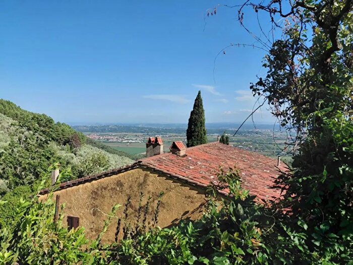 Casa con 7 locali in vendita in Vicopisano