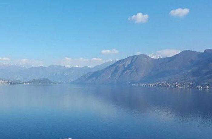 Appartamento trilocale in vendita in Via Schignano, Argegno