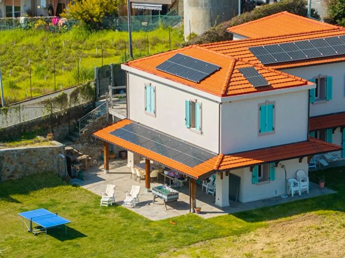 Casa con 6 locali in vendita in Strada alla Colla, Sanremo