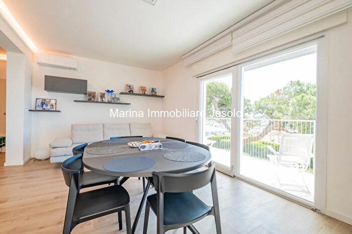 Appartamento quadrilocale in vendita in Via Bafile, Jesolo