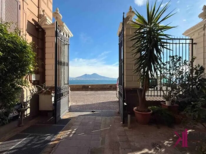 Appartamento quadrilocale in vendita in Via Posillipo, Napoli