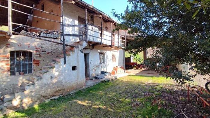 Casa in vendita in Via Comba San Grato, Pagno