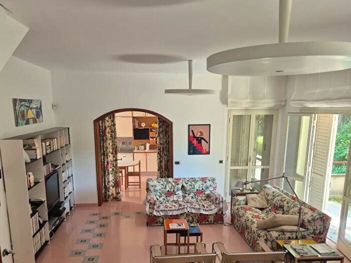 Casa con 7 locali in vendita in Via Alcide De Gasperi, Viagrande