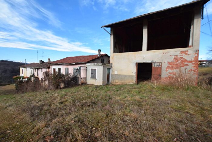 Casa con 5 locali in vendita in Via del Gavi, Vicoforte