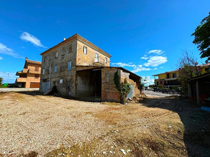 Casa con 6 locali in vendita in Via Robert Baden Powell Snc, Montegranaro