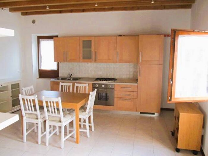 Appartamento bilocale in affitto in Vicolo Cieco Dietro San Francesco, Veronetta, Verona