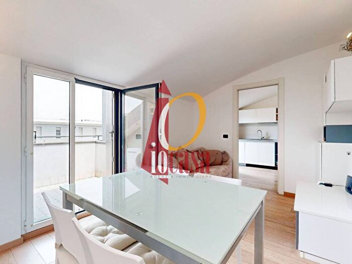Appartamento trilocale in affitto in Via Bruno Cassinari, Santa Giulia, Milano