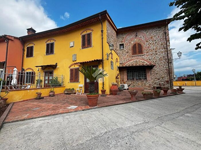 Casa con 5 locali in vendita in Via Gora E Barbatole, Pistoia