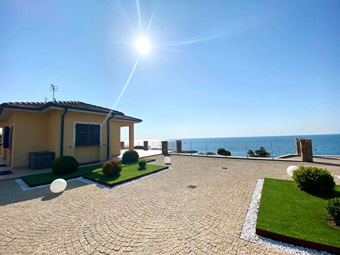 Casa trilocale in affitto in Via Aurelia Santo Stefano al Mare, Santo Stefano Al Mare