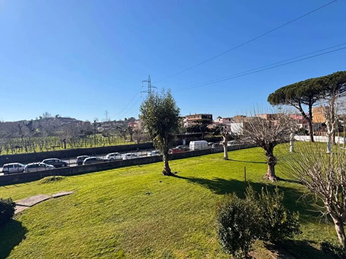 Appartamento quadrilocale in affitto in Napoli