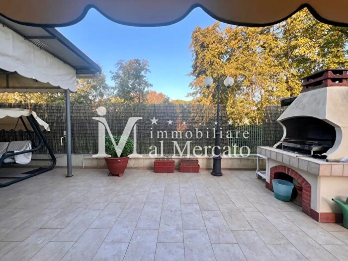 Casa con 6 locali in vendita in Vincenzo Bellini, Viareggio
