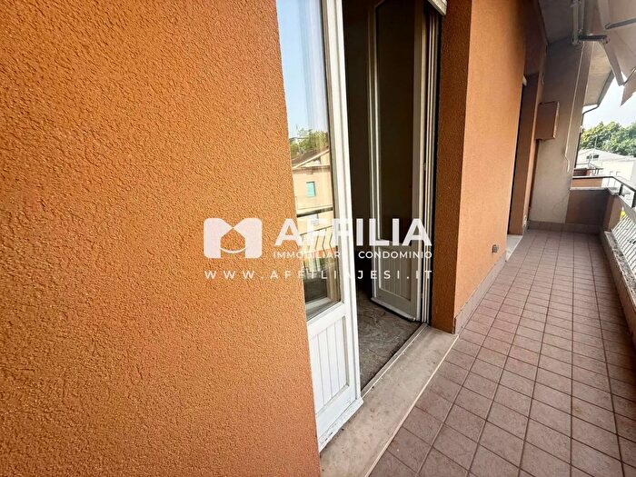 Appartamento con 5 locali in vendita in Via Montessori, Jesi