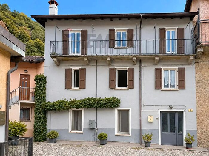 Casa quadrilocale in vendita in Cannobio