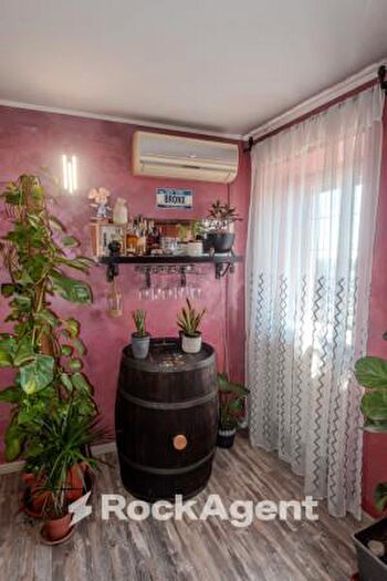 Casa con 5 locali in vendita in Via Piedisole, Vignanello