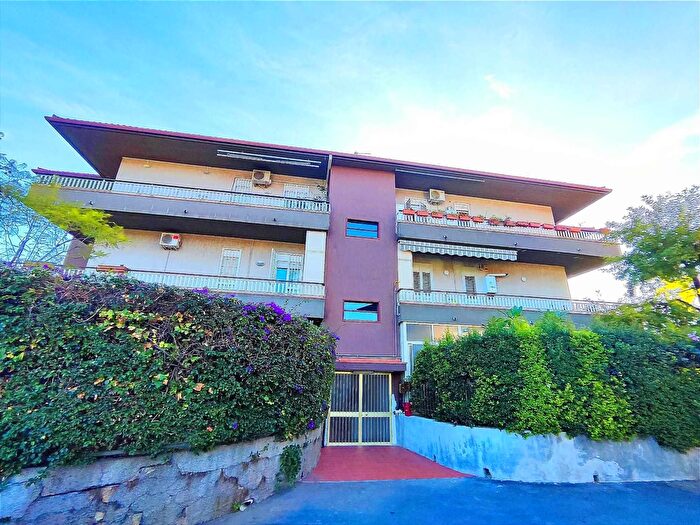 Appartamento bilocale in vendita in Via Mario Rapisardi, Aci Castello