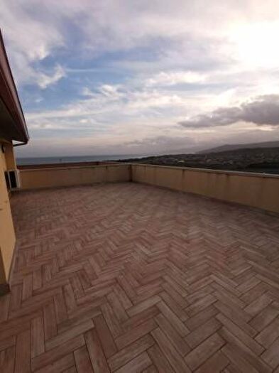 Appartamento quadrilocale in affitto in Viale Europa, Catanzaro